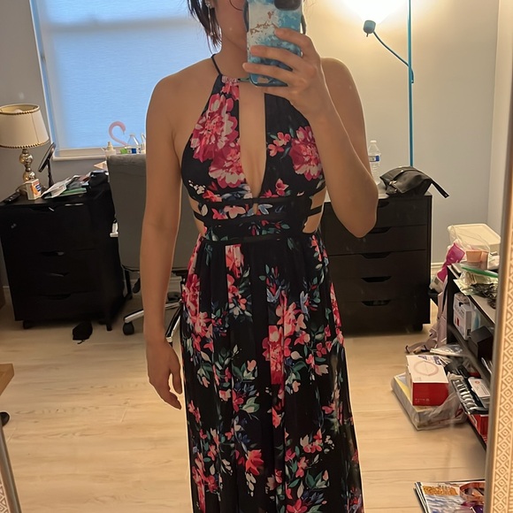 FLORAL PLUNGE STRAPPY SIDE CUT OUT MAXI DRESS - Picture 3 of 4